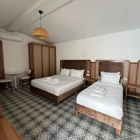 Kai فندق أورلا